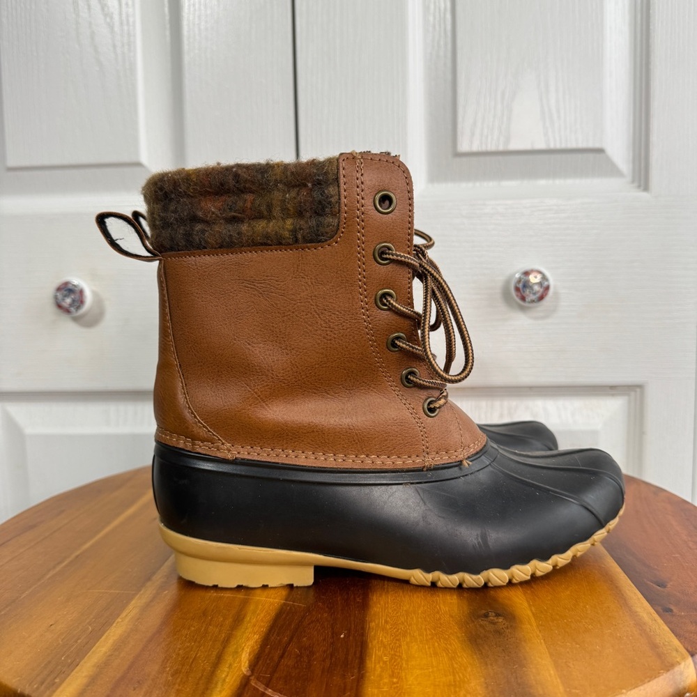 Magellan Outdoor duck leather faux fur lined boots size 6